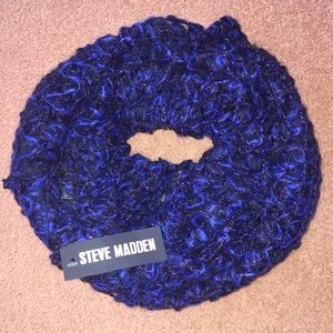 NWT Steve Madden Blue and Black Infinity Scarf